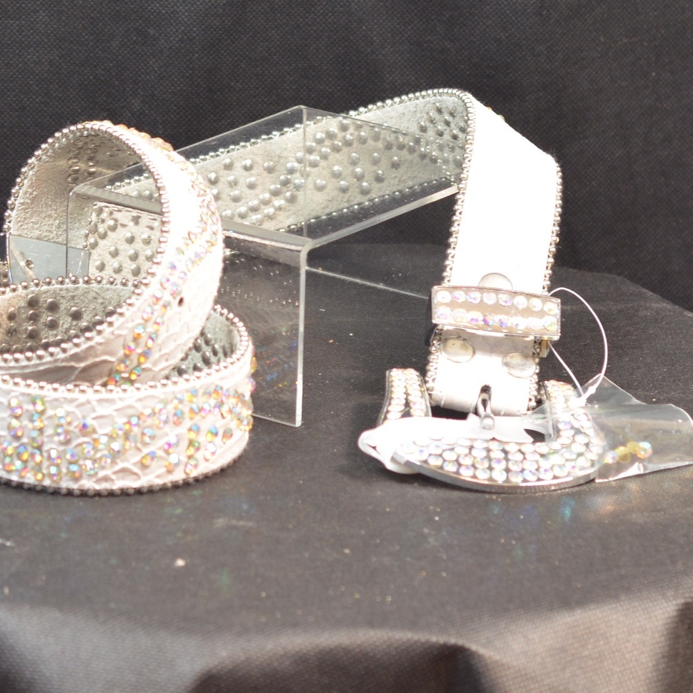 White Rhinestone Leather Belt M/L NWT - Picture 3 of 15